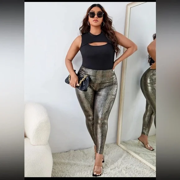 Plus Size Gold Wide Waistband Crocodile Leggings - Picture 2 of 4